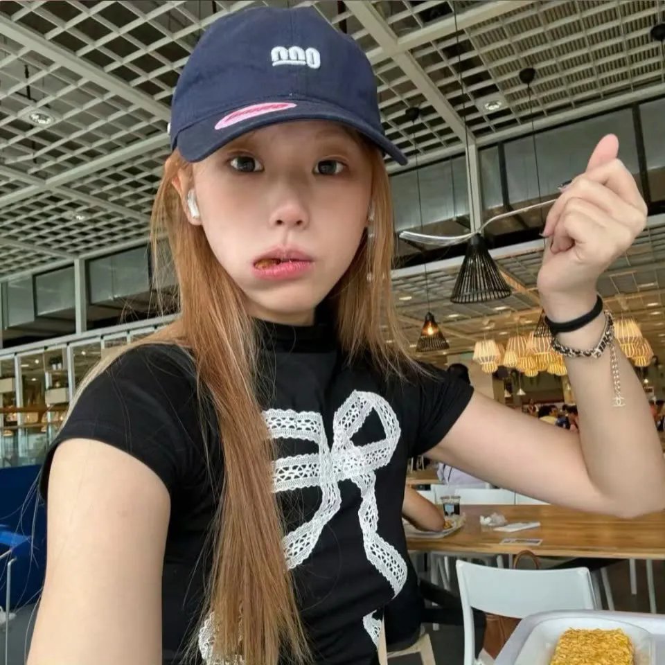 花豹少女队：勇闯好莱坞 封面
